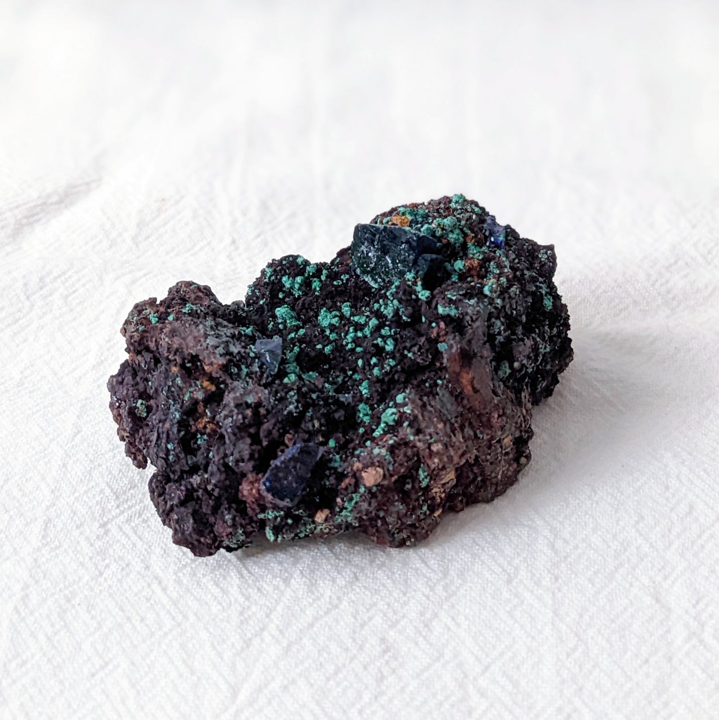 [AZ11] Azurite Malachite on Cuprite 藍銅礦孔雀礦赤銅共生