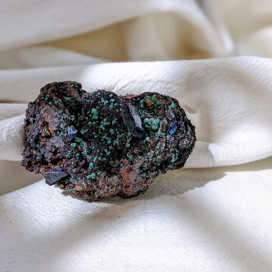 [AZ11] Azurite Malachite on Cuprite 藍銅礦孔雀礦赤銅共生