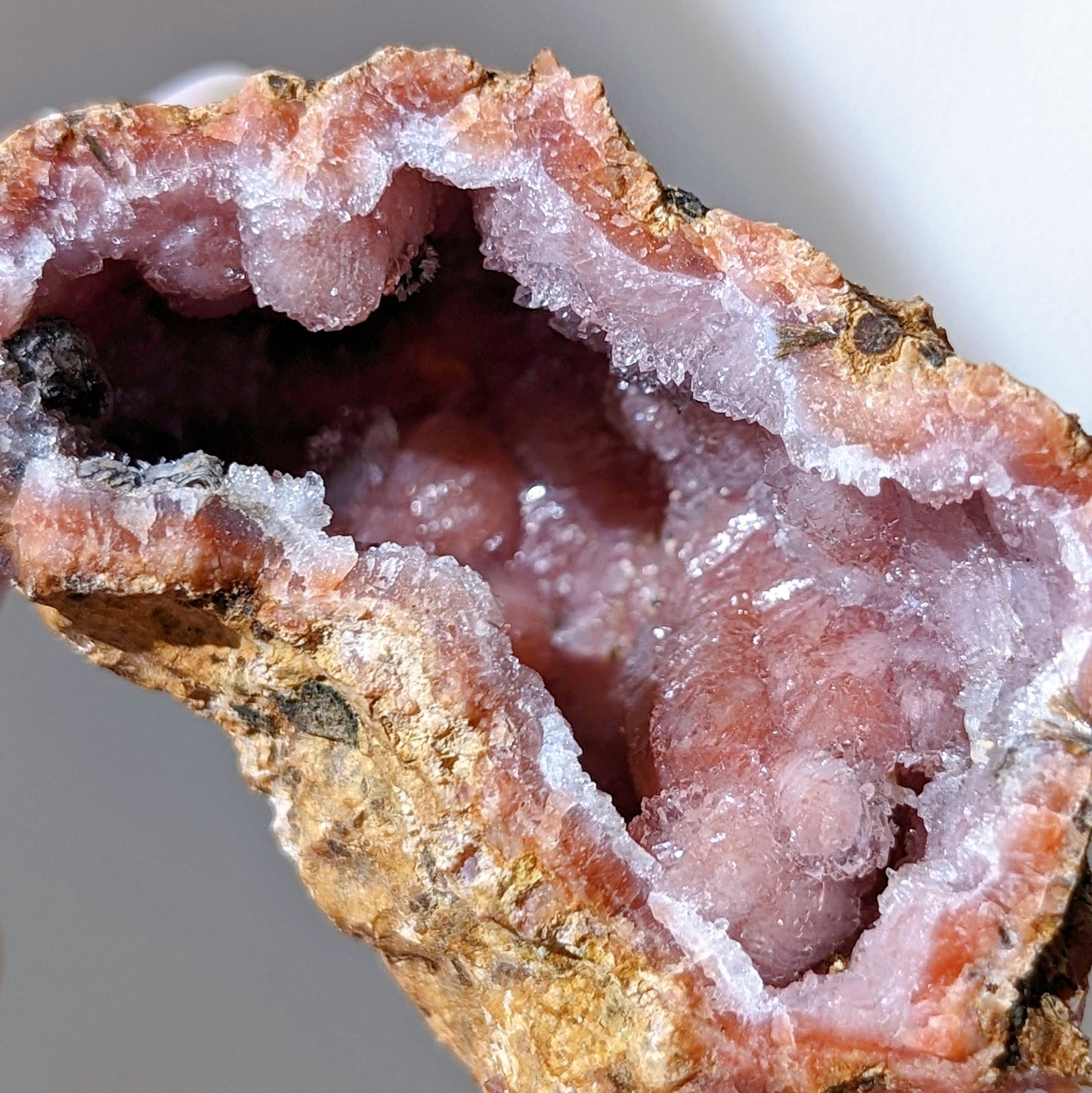 [CD01] Pink Chalcedony Stalactite and Quartz Geode 摩洛哥粉紅瑪瑙水晶洞