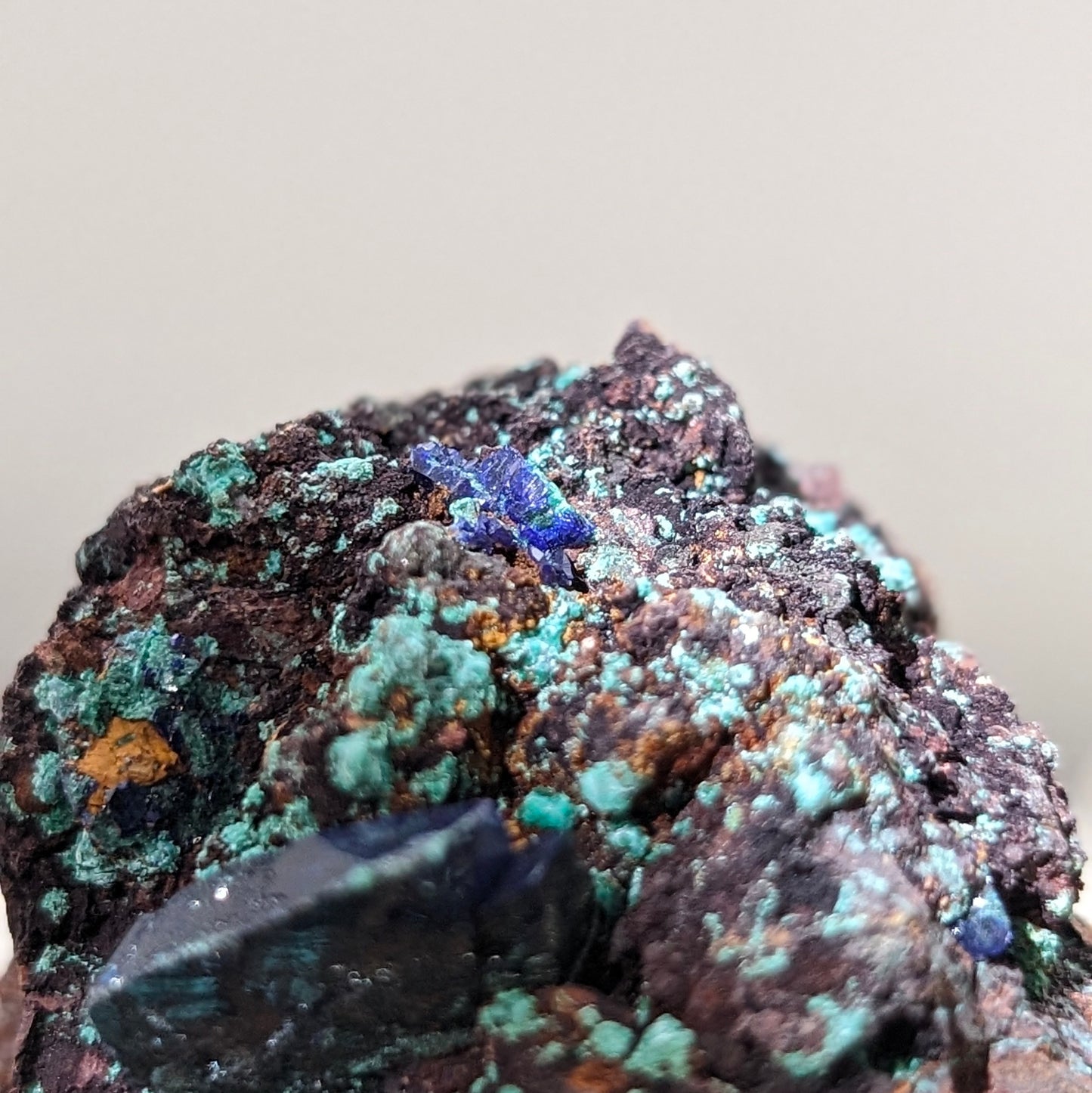 [AZ11] Azurite Malachite on Cuprite 藍銅礦孔雀礦赤銅共生