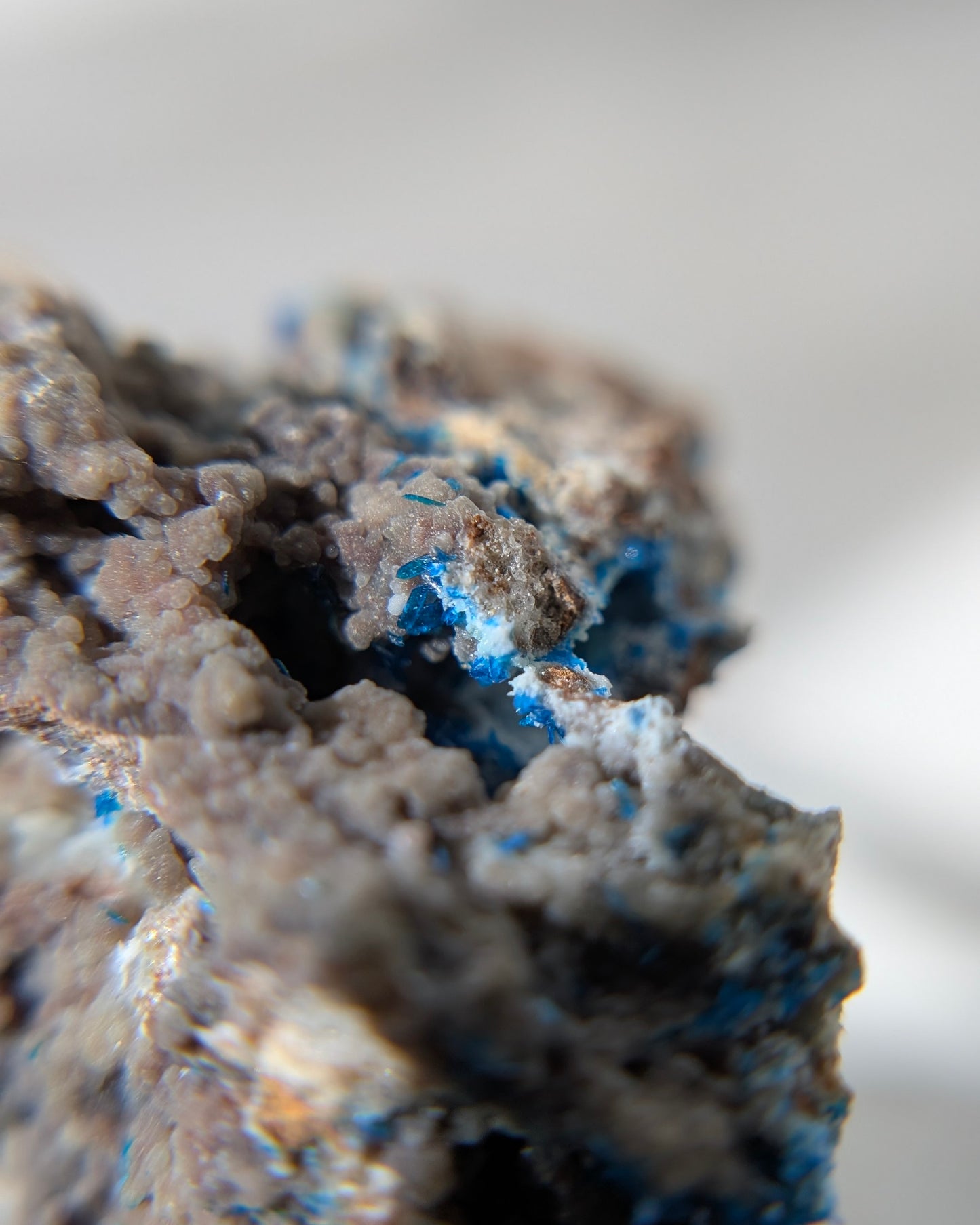 [VE04] Veszelyite with Gibbsite, Yunnan 雲南磷鋅銅礦共生三水鋁