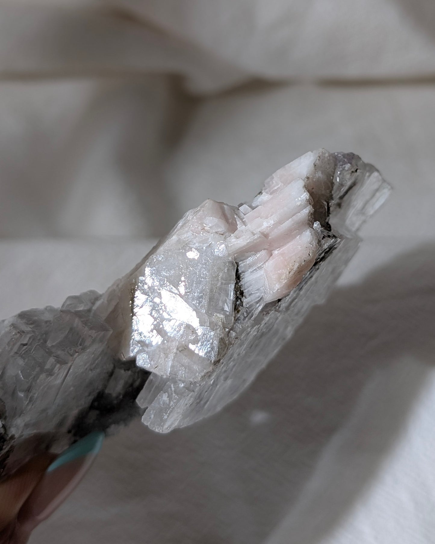 [SE11] Selenite with pink calcite 透石膏粉方解石共生