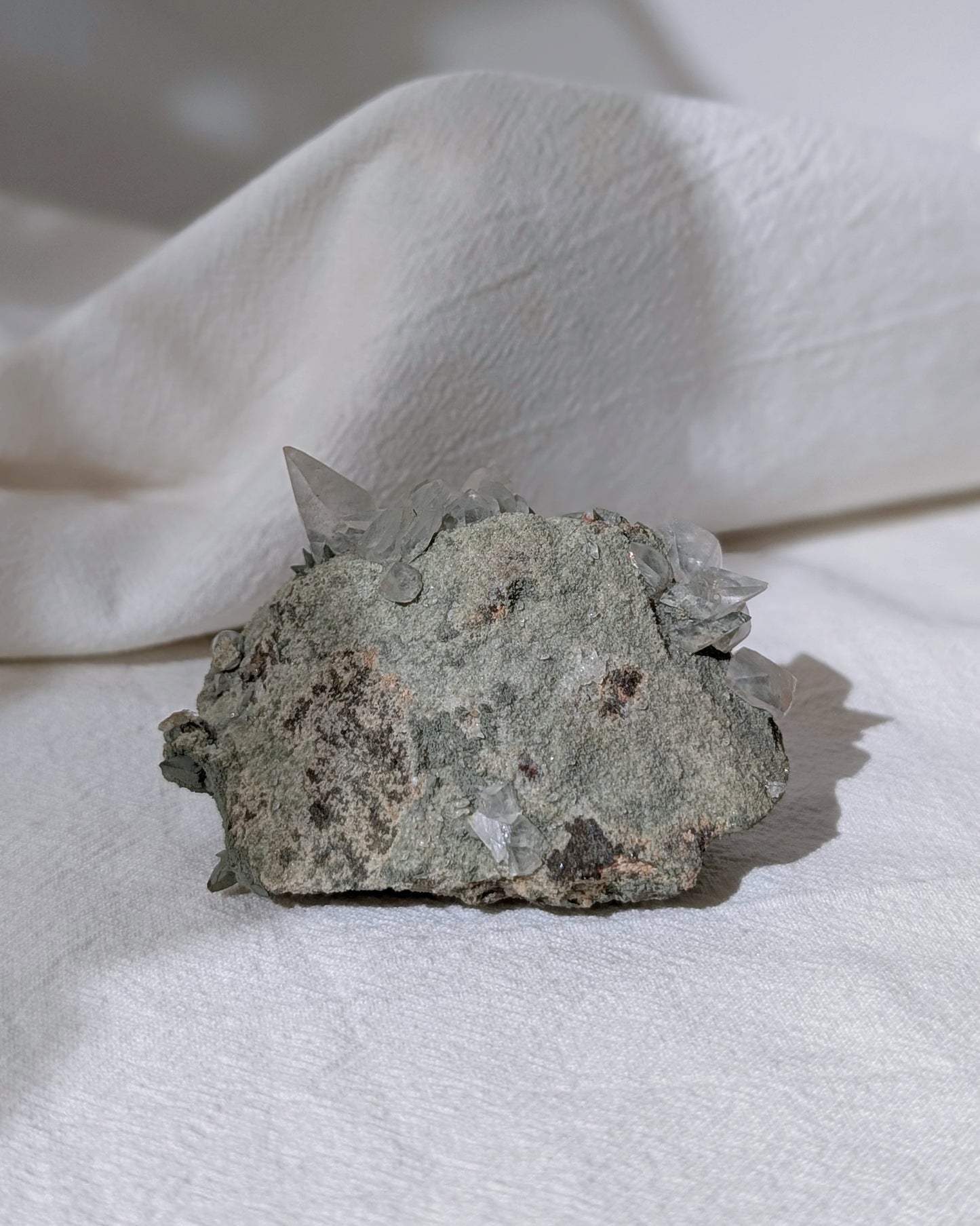 [CA25] Calcite on matrix 雙尖方解石