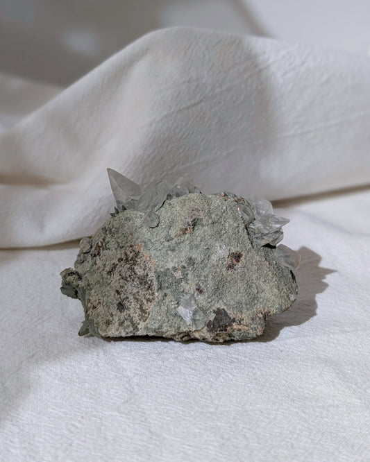 [CA25] Calcite on matrix 雙尖方解石
