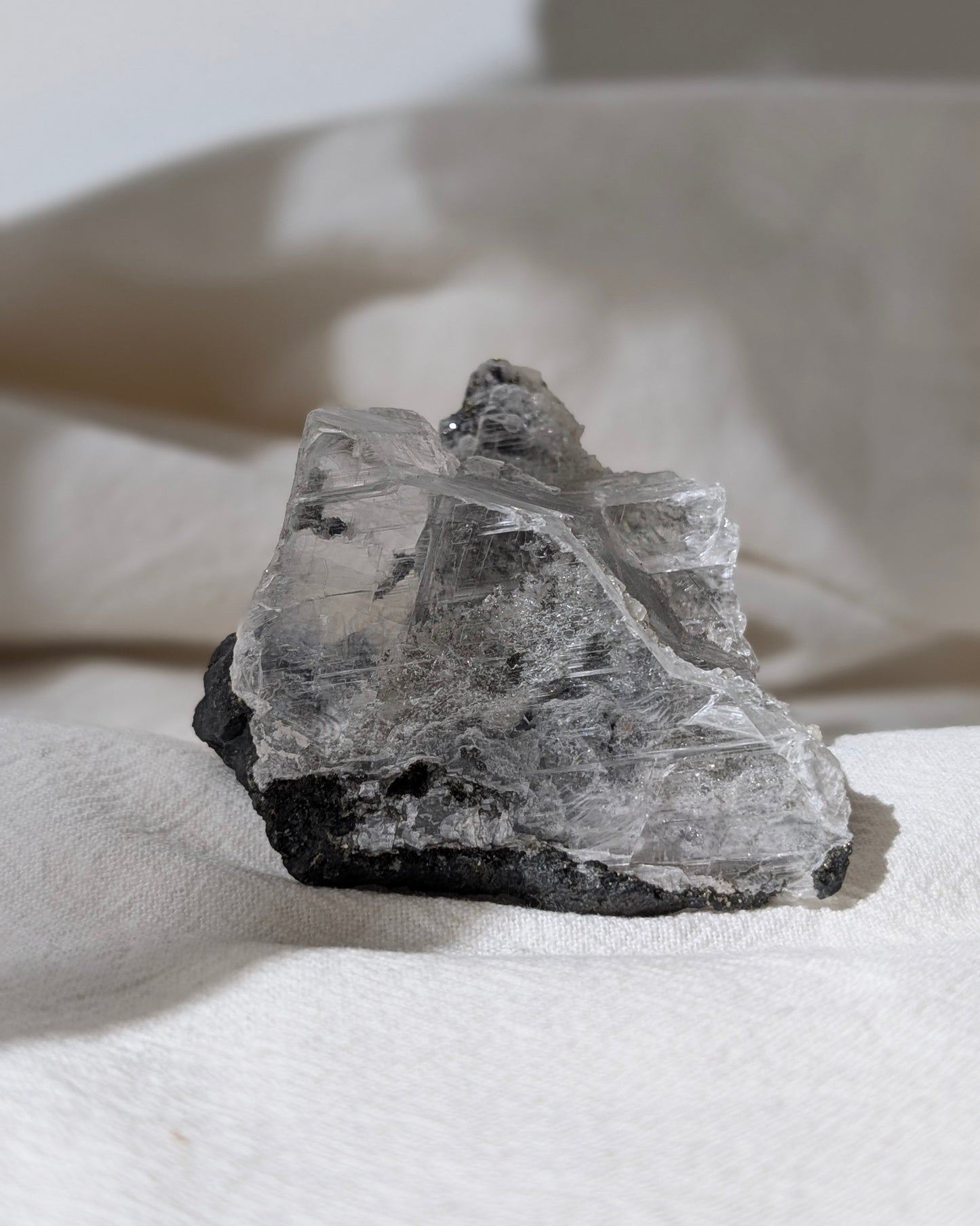 [SE12] Selenite white Lodolite on Galena Chalcopyrite 螢光透石膏