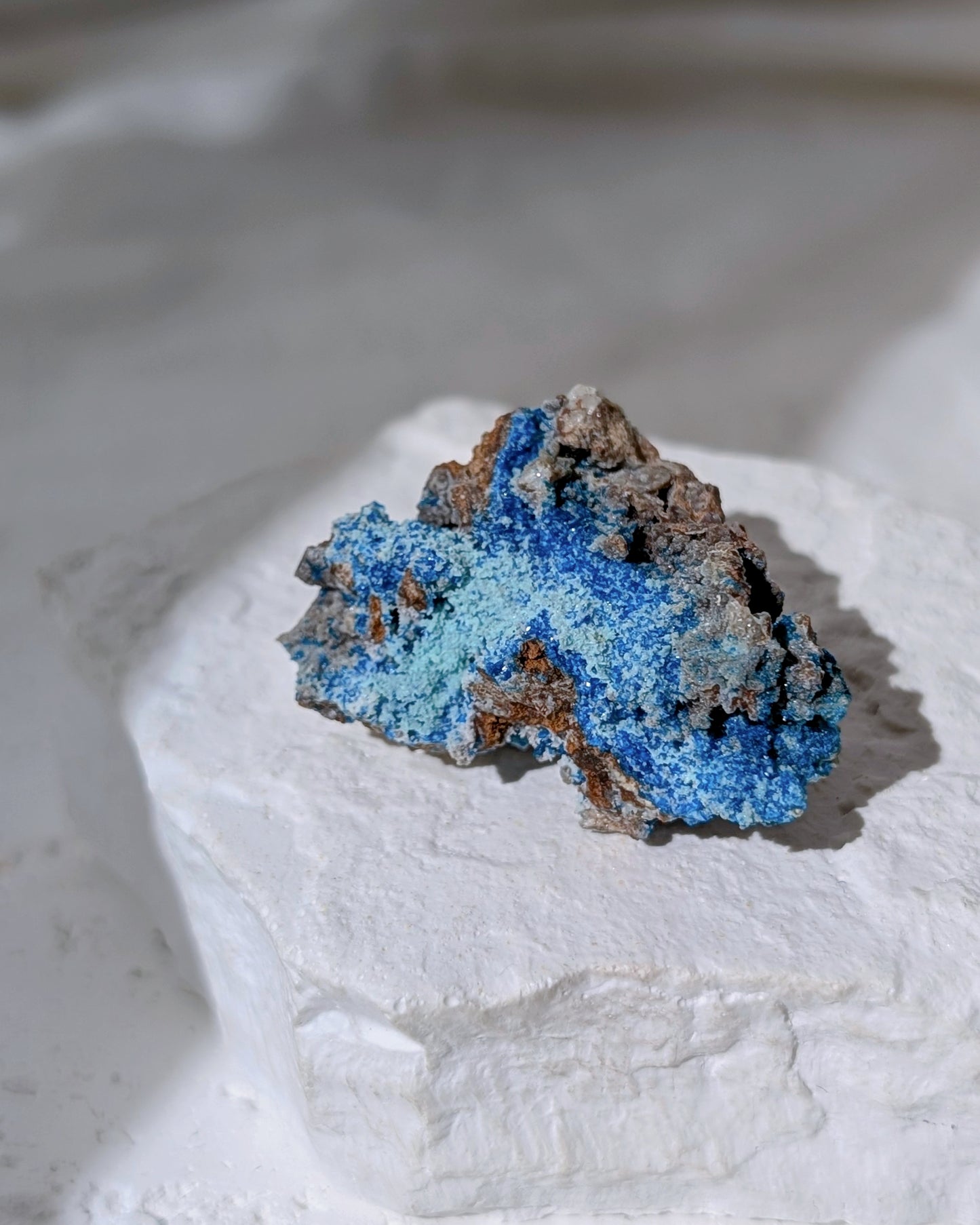 [VE04] Veszelyite with Gibbsite, Yunnan 雲南磷鋅銅礦共生三水鋁