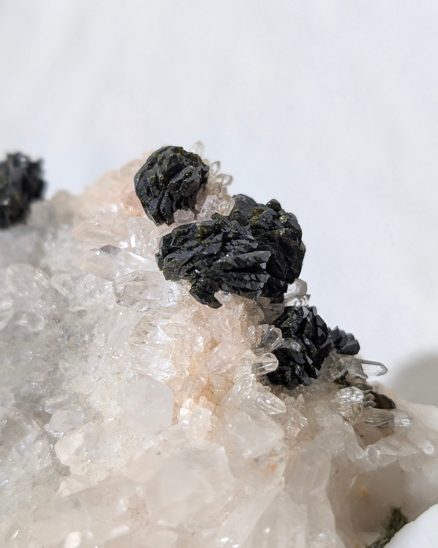 [EP10] Epidote with Clear Quartz 綠簾石水晶共生(花園水晶)