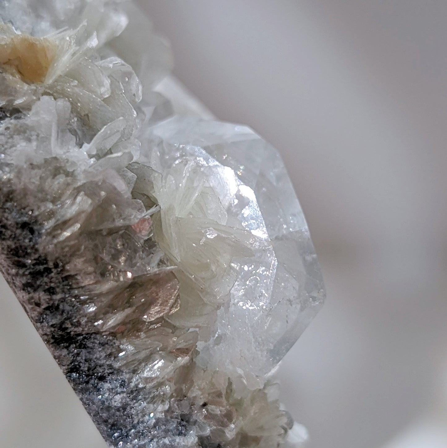 [AQ09] Aquamarine with Silver Mica 雪寶頂海藍寶銀雲母