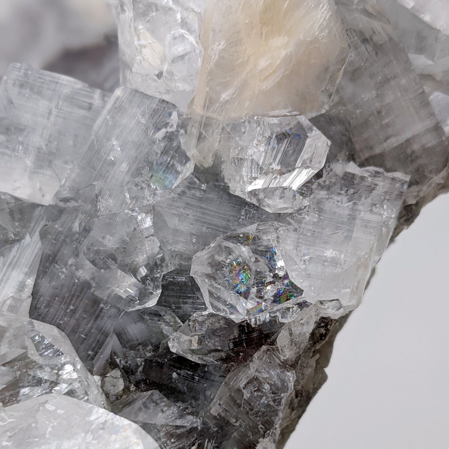 [AP08] Apophyllite with Chalcedony 灰鑽石魚眼瑪瑙共生