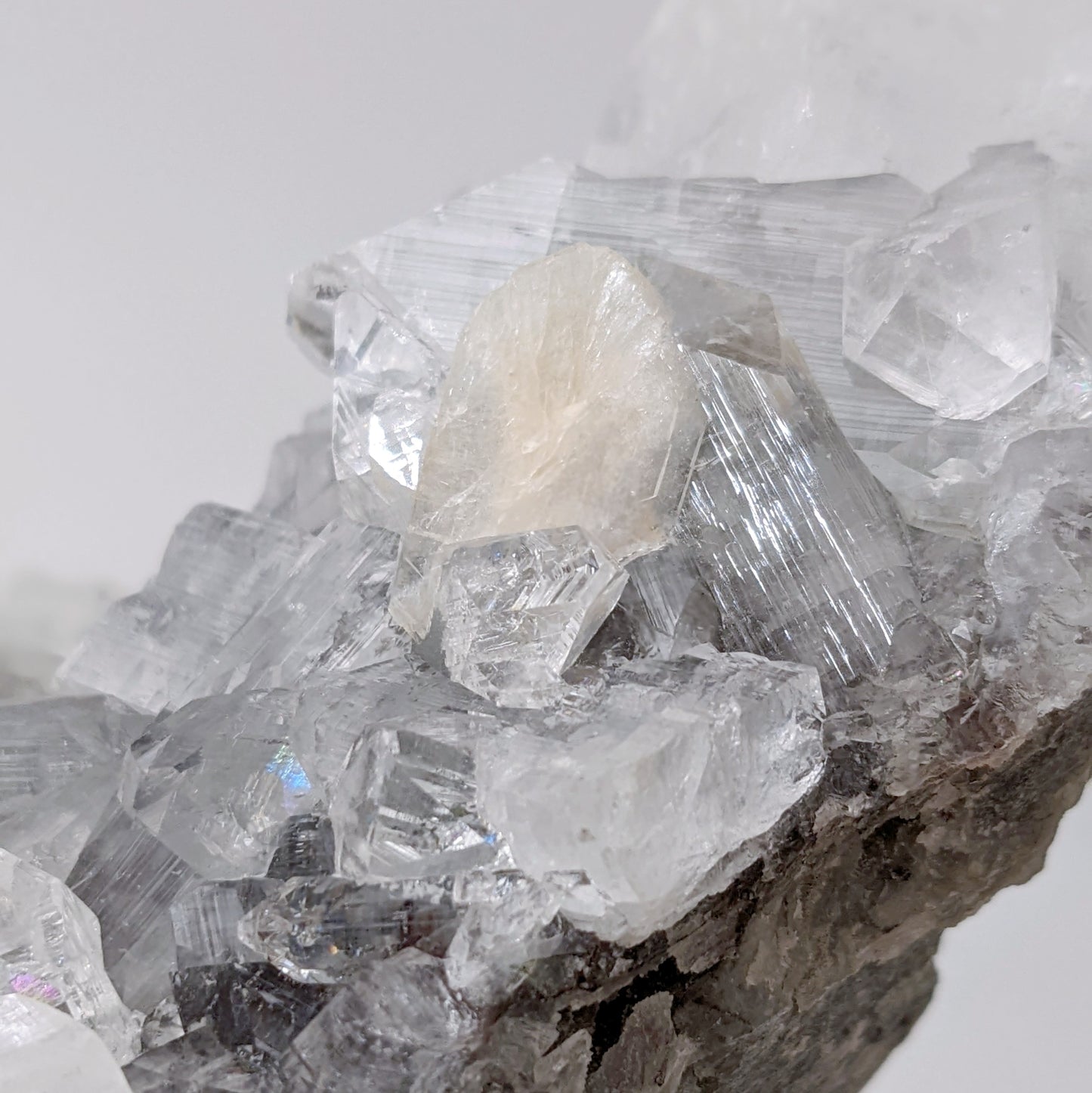 [AP08] Apophyllite with Chalcedony 灰鑽石魚眼瑪瑙共生