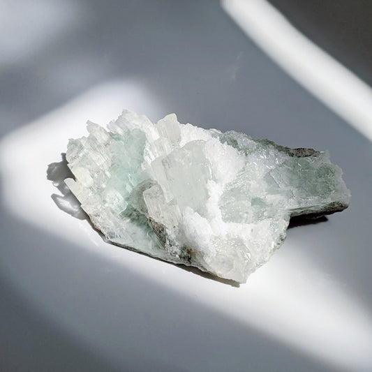 [GY03] Gypsum with White Lodolite 石膏白幽靈共生