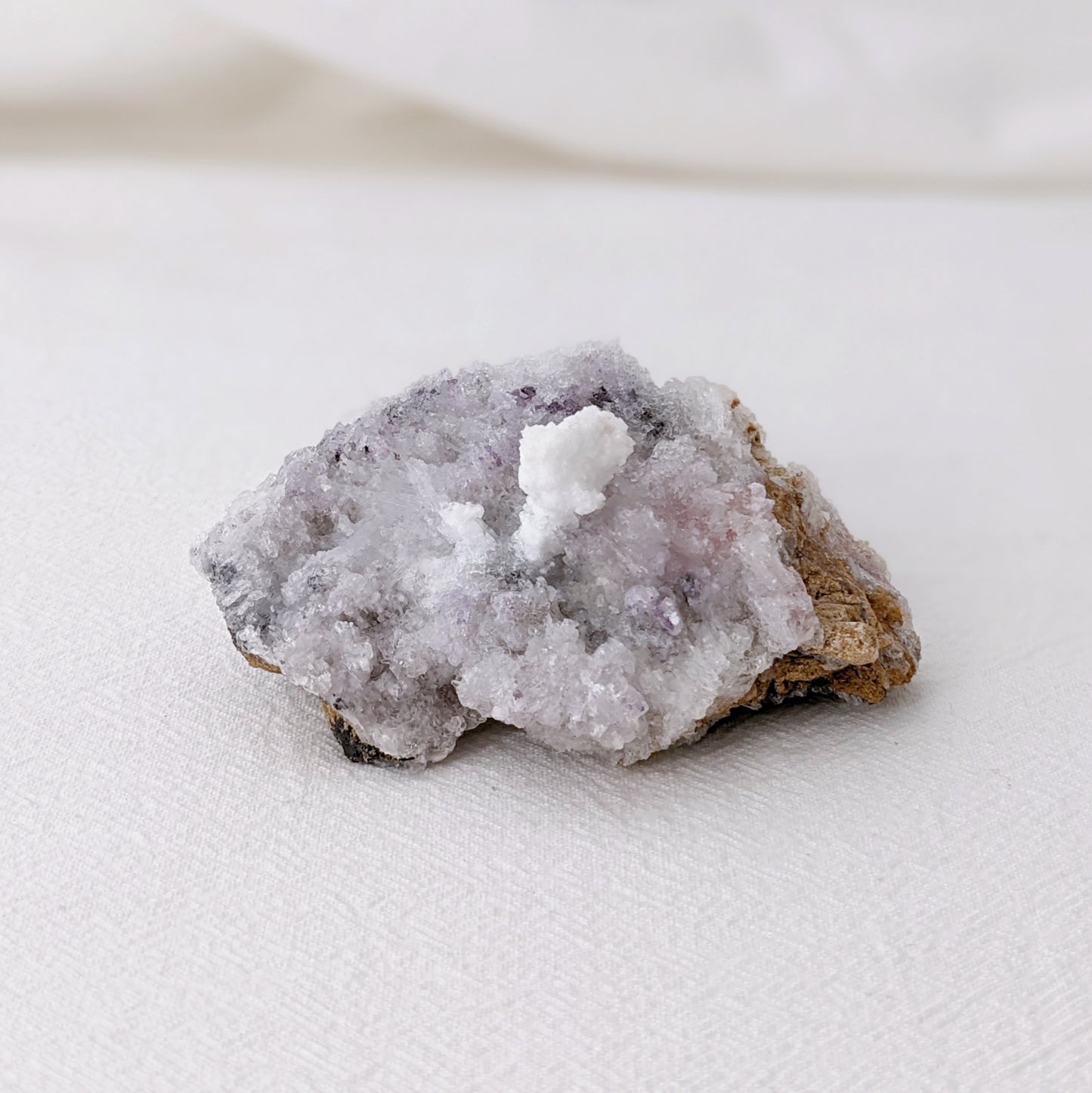 [CR06] Pastel Purple Creedite with Hyalite 粉紫氟鋁石膏玉滴石