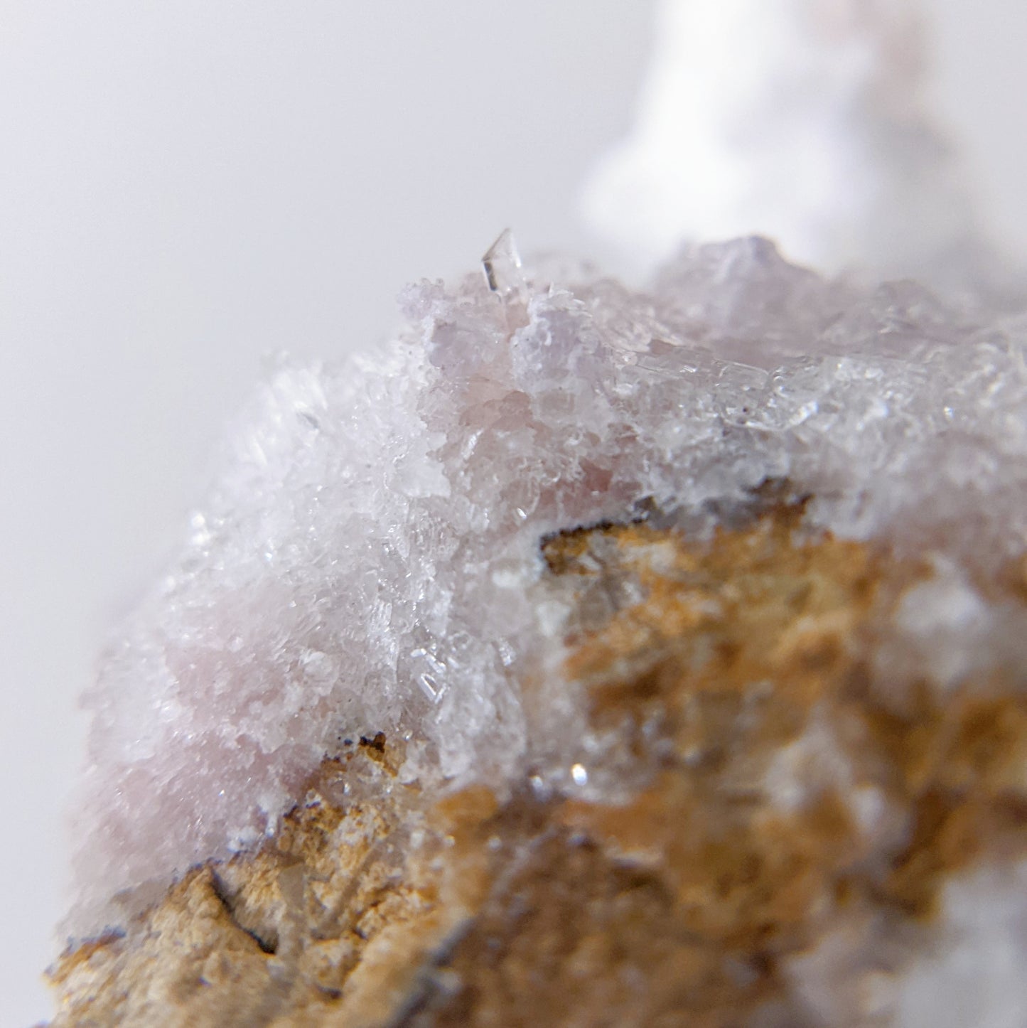 [CR06] Pastel Purple Creedite with Hyalite 粉紫氟鋁石膏玉滴石