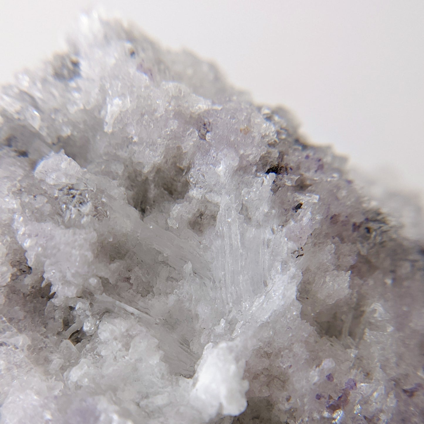 [CR06] Pastel Purple Creedite with Hyalite 粉紫氟鋁石膏玉滴石