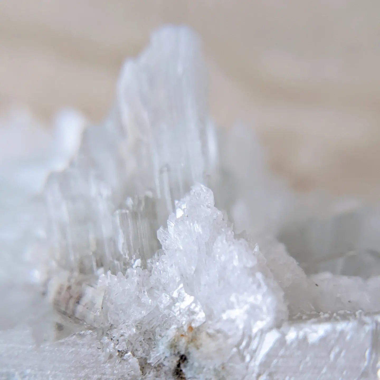 [GY03] Gypsum with White Lodolite 石膏白幽靈共生