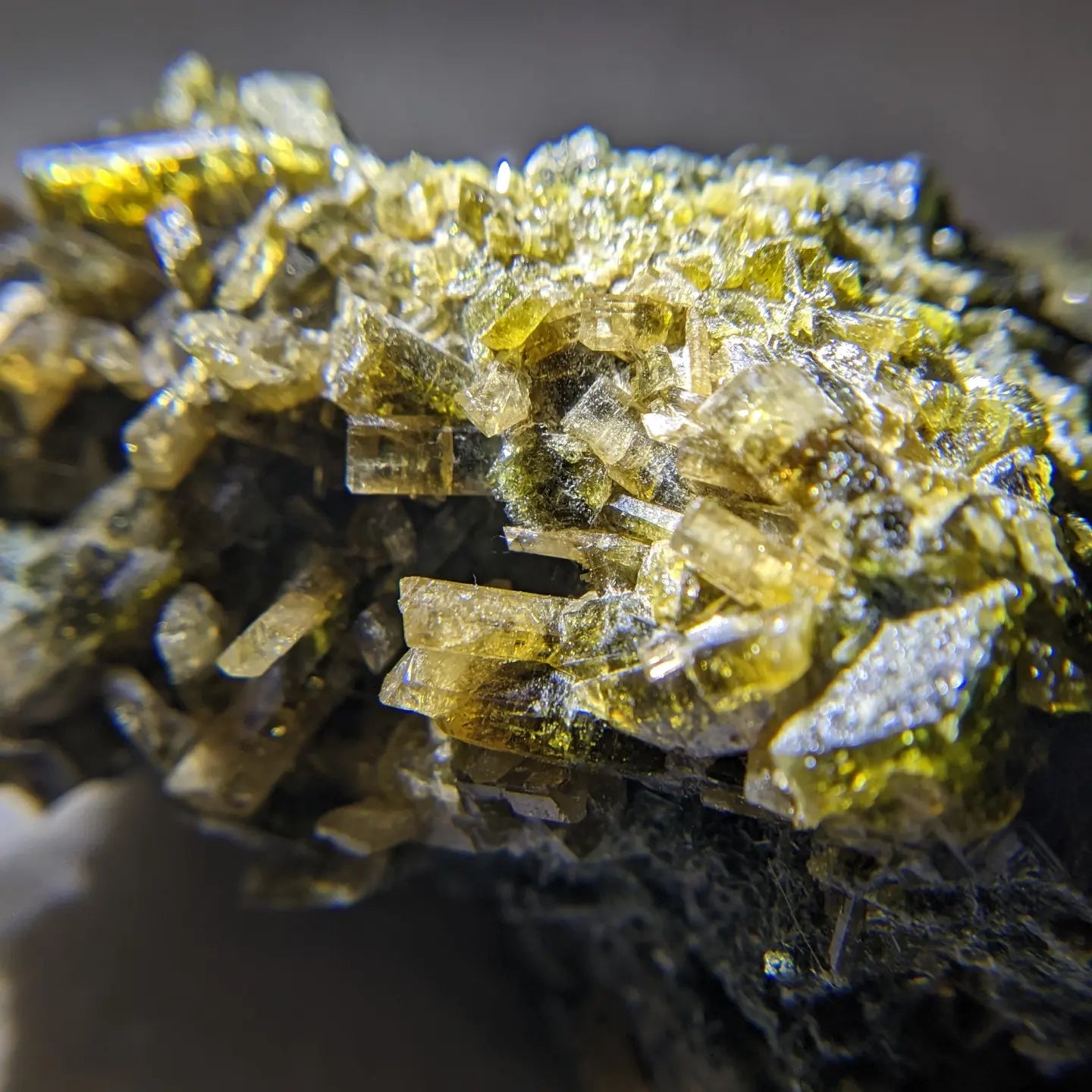 [EP03] Gemmy Epidote Cluster, Peru